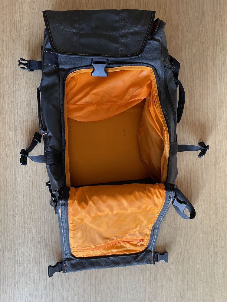 Mochila Timbuk2 nova