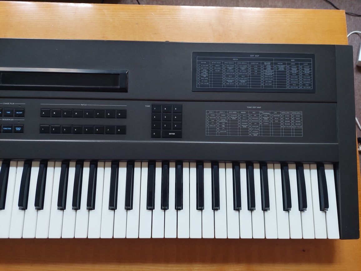 Syntezator analogowy Roland Super JX/JX-10 (1985)