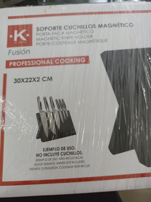 Soporte magnético para facas e outros