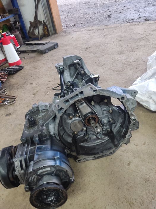 Редуктор коробки і коробка  02c409107h vw golf 4 1.9 tdi  EAG