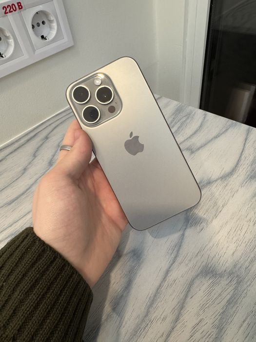 IPhone 15 pro 128gb natural titanium
