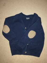Sweterek zapinany na guziki dla chłopca