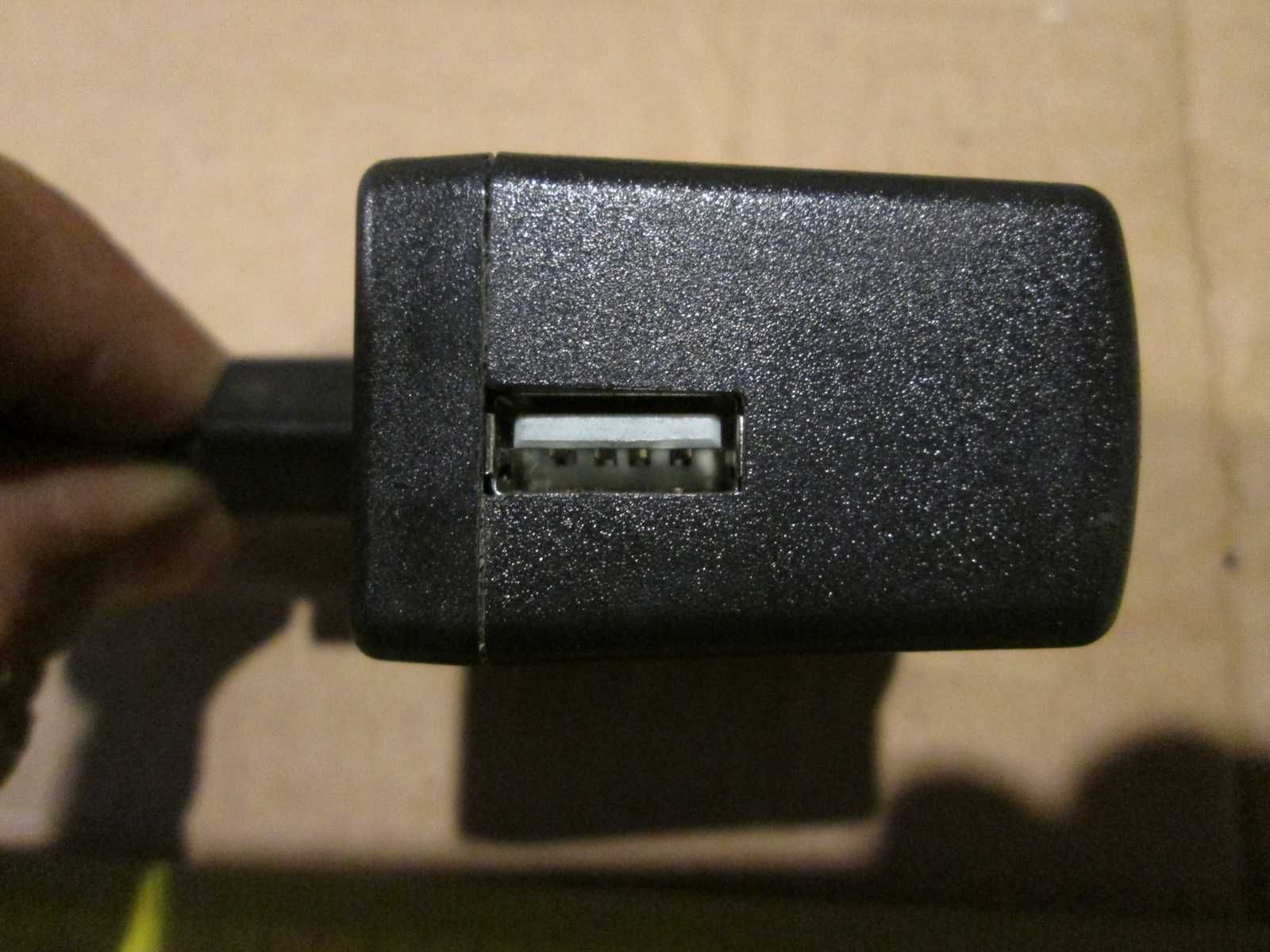 Зарядное устройство USB Lenovo Словакия 5V, 1,5A HKA00905015-3C