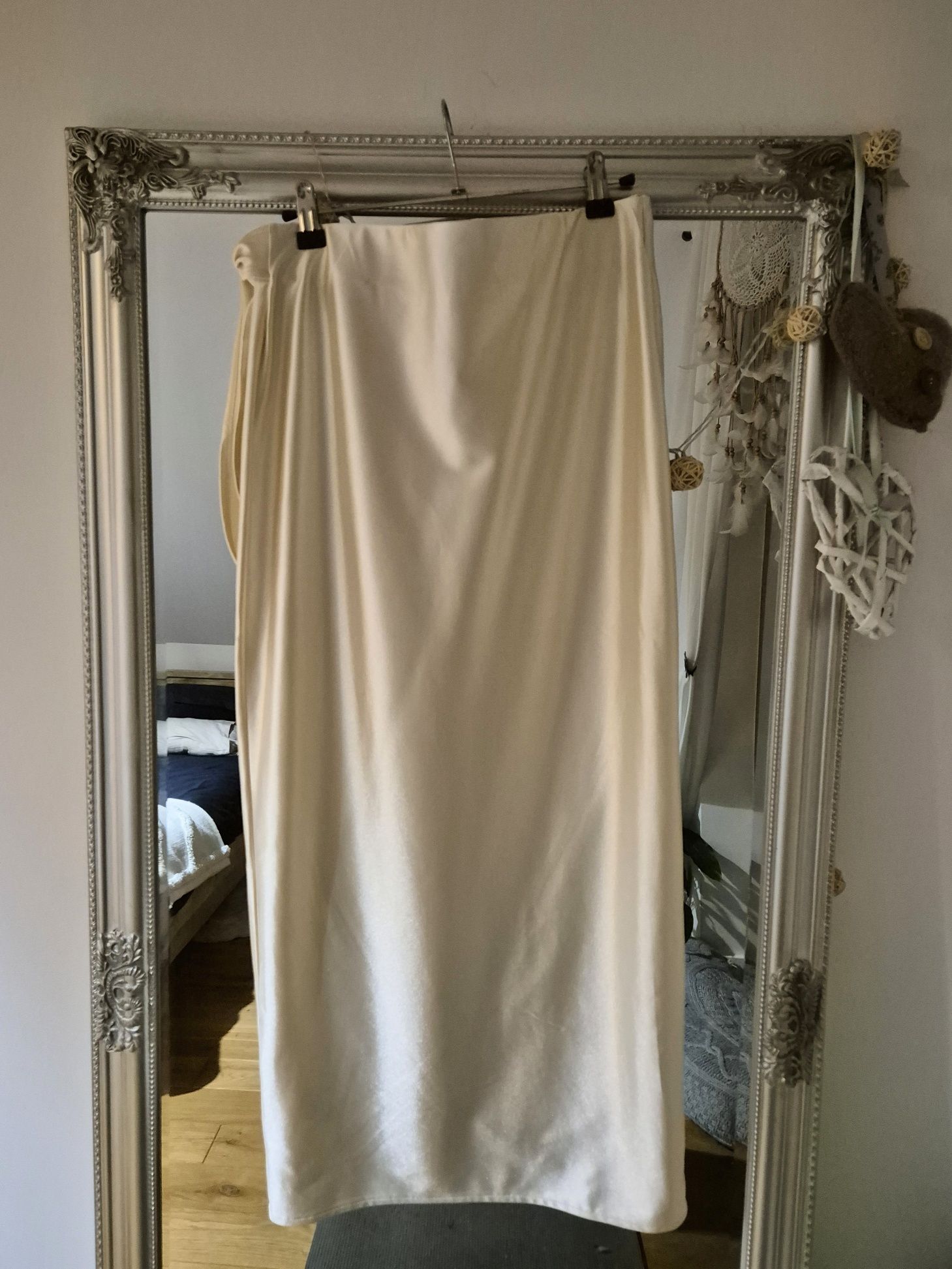 Nowa, z metką, satynowa elegancka spódnica midi, ecru, śmietankowa rM