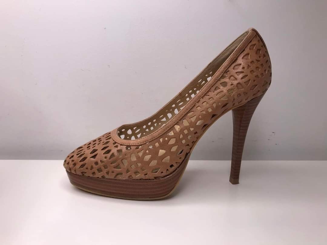 Czółenka skórzane przewiewne Stuart Weitzman for Russell Bromley Rozmi