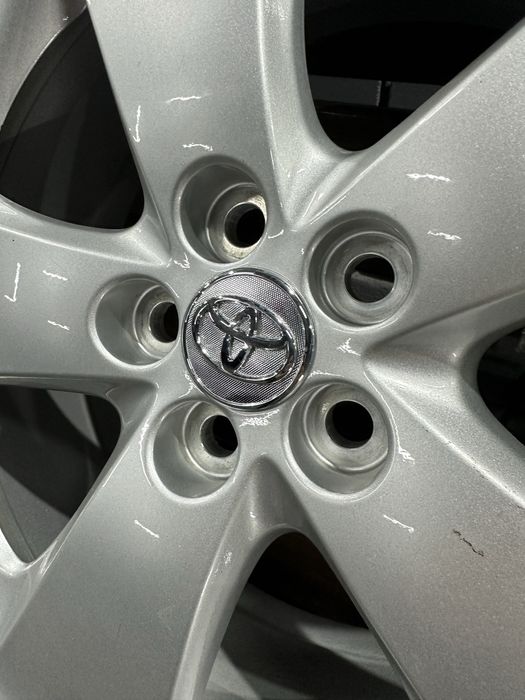 99 Оригинальные литые диски Toyota Prius Avensis 5/100 R17