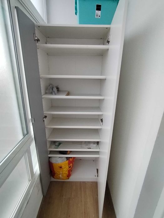 Sapateira ikea usada.