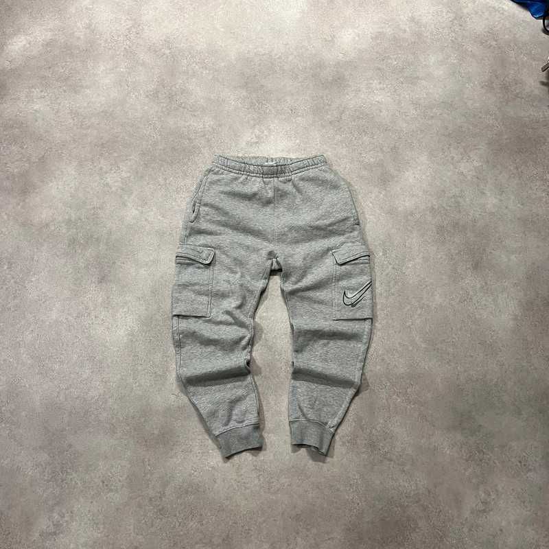 Spodnie Dresowe Nike Cargo Sweatpants Swoosh Swag Trendy Sport