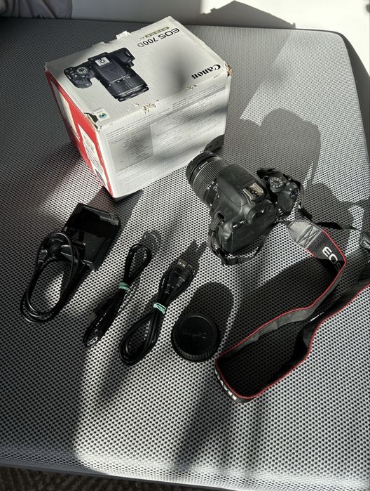 СРОЧНО ПРОДАМ Фотоапарат камера + обєктив Canon EOS 700D 18-55mm