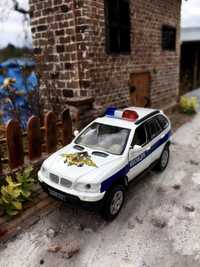 Czasopismo - BMW X5-policja,model,autka,kolekcja,auta