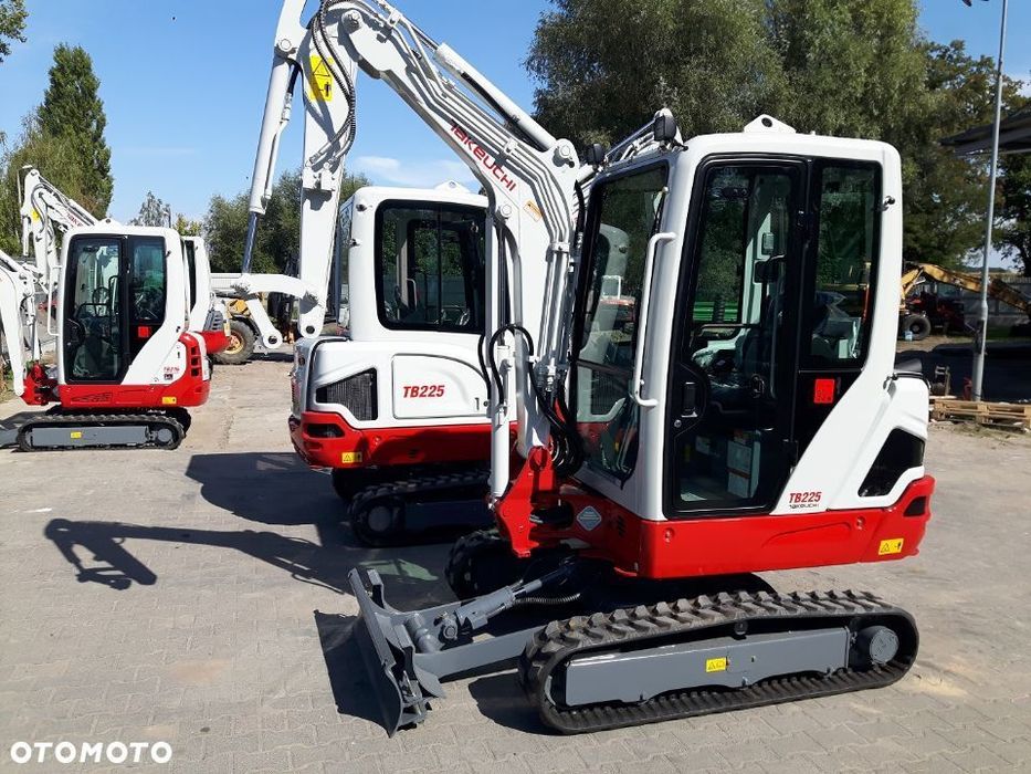 Takeuchi Nowa Japońska Takeuchi TB225 NOWOŚĆ - Minikoparka  Takeuchi TB216 TB228 TB230 TB235