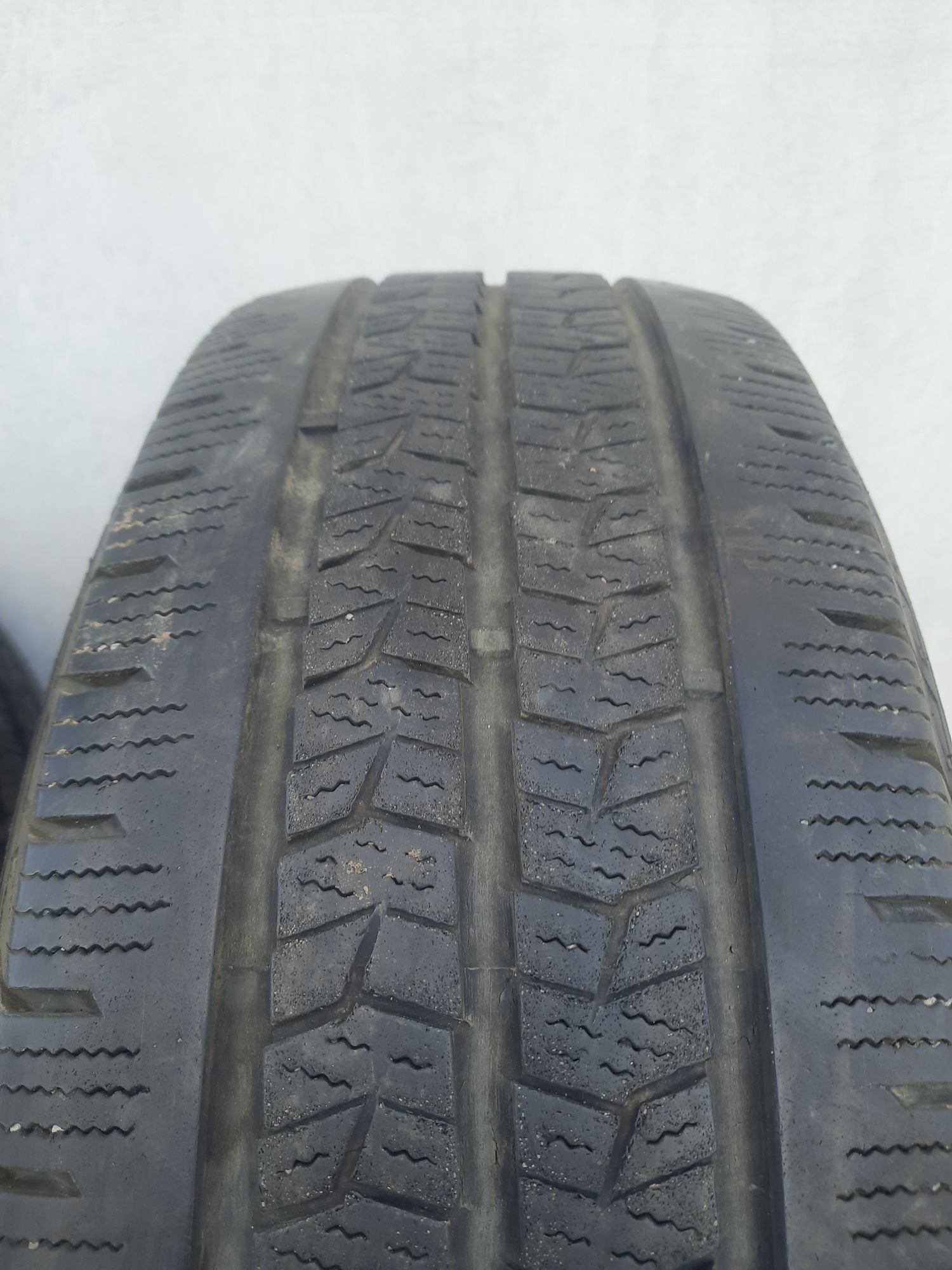 Opony zimowe Tourador WinterPro 235/65/R16C dostawcze 2szt 6mm używane