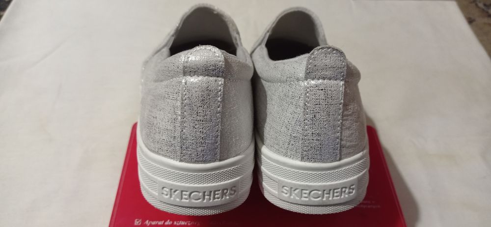 Сліпоны SKECHERS. Нові. Натуральна шкіра.