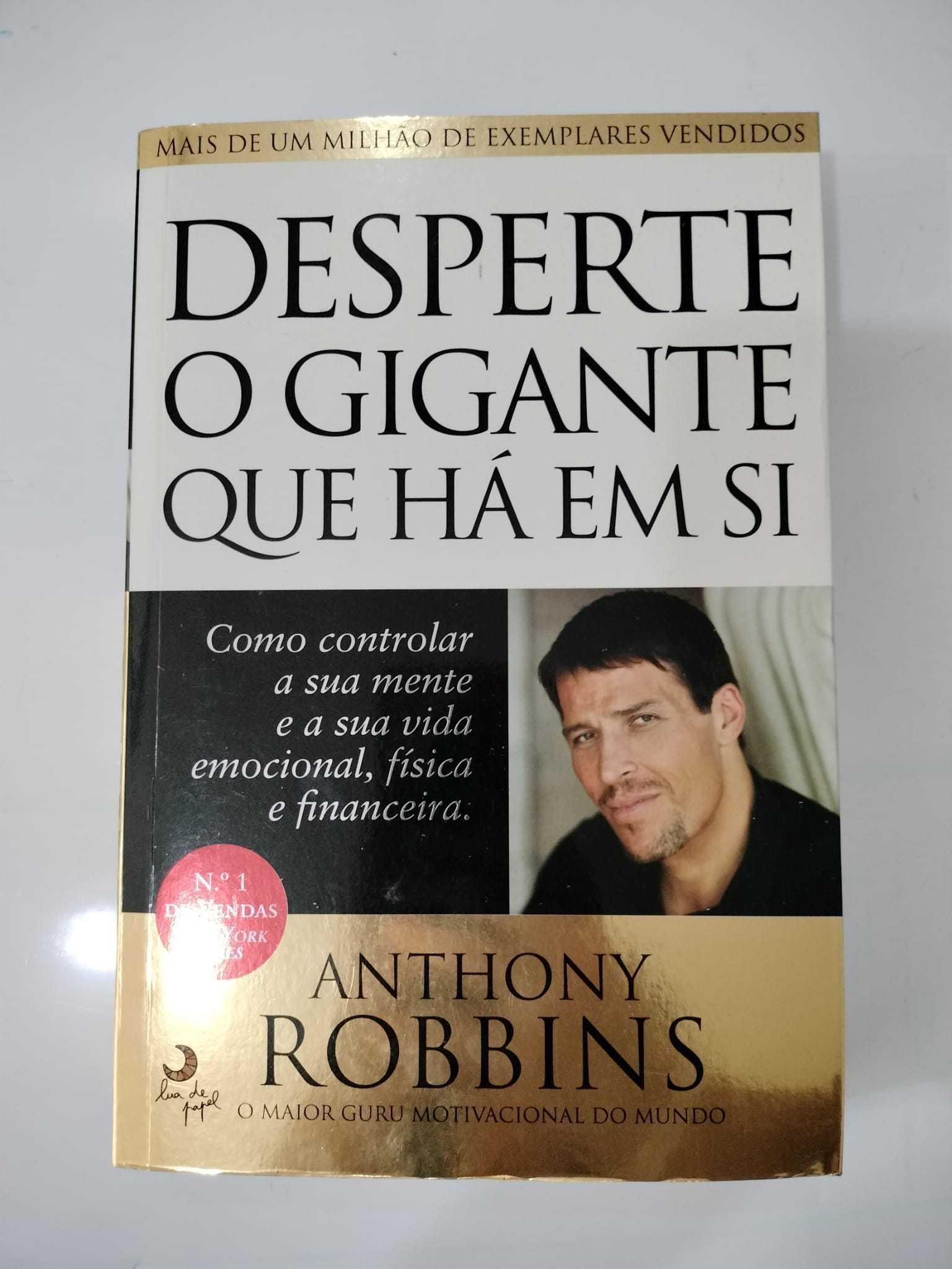 Livros para adultos/jovens adultos.