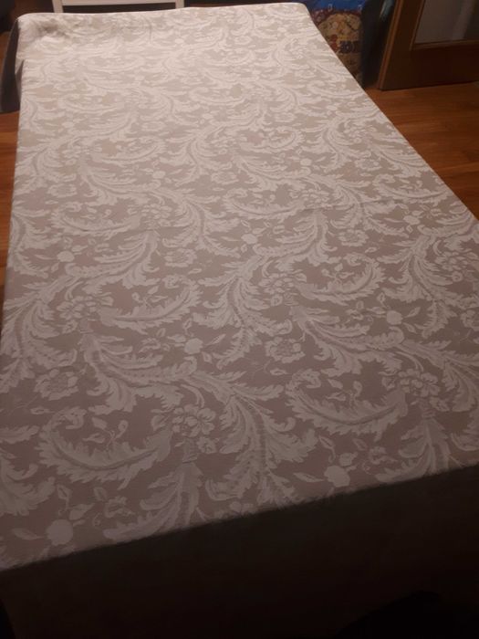 obrus   220 x 140 cm + 2 poszewki na poduszki / komplet
