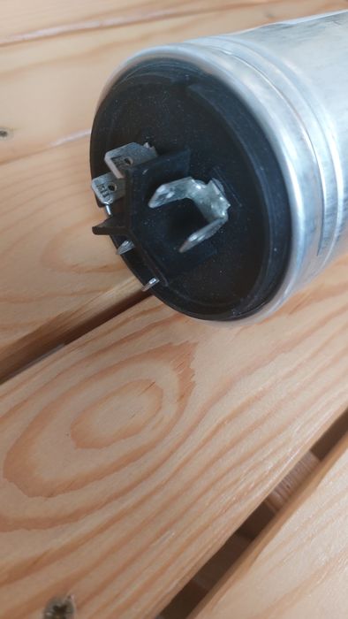 Продам конденсатор ETI