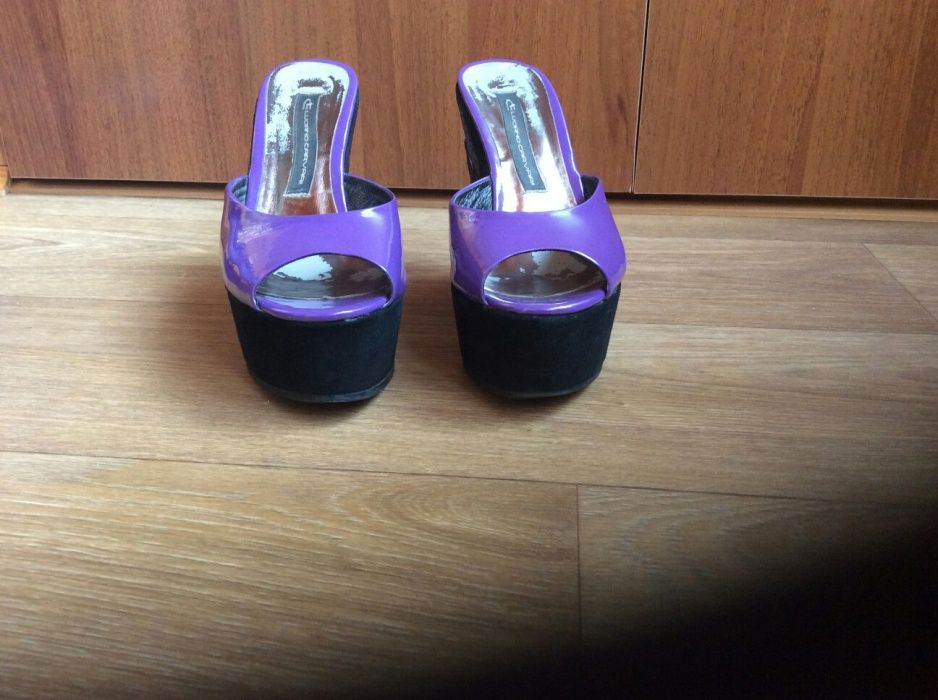 Luciano Carvari босоножки.