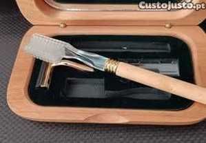 Estojo novo de higiene para homem em madeira com espelho*