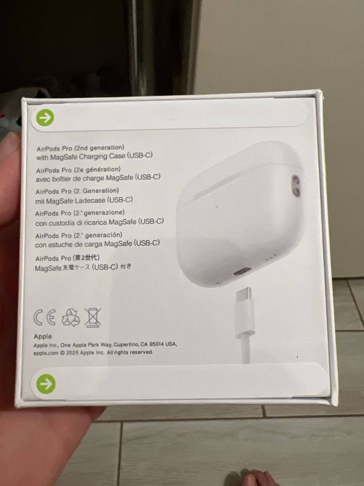 Навушники AirPods 4 AirPods Pro 2 USB-C