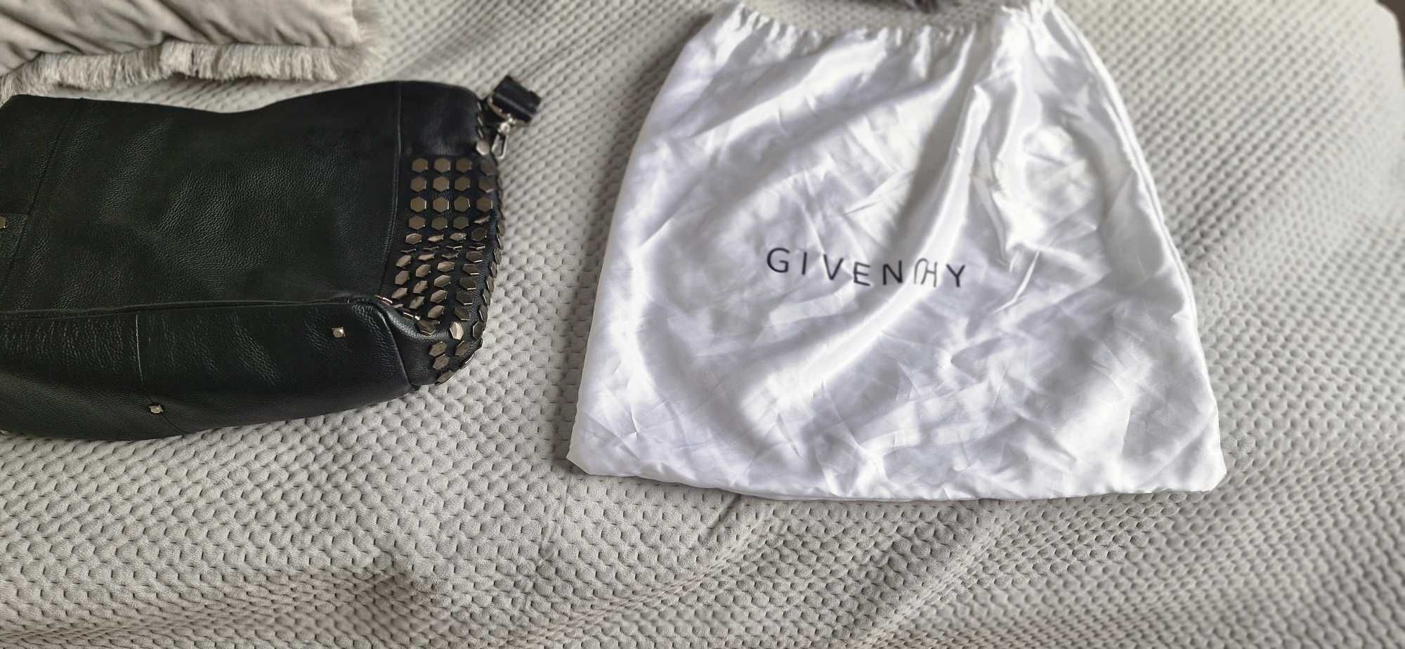 Torebka worek z ćwiekami Givenchy