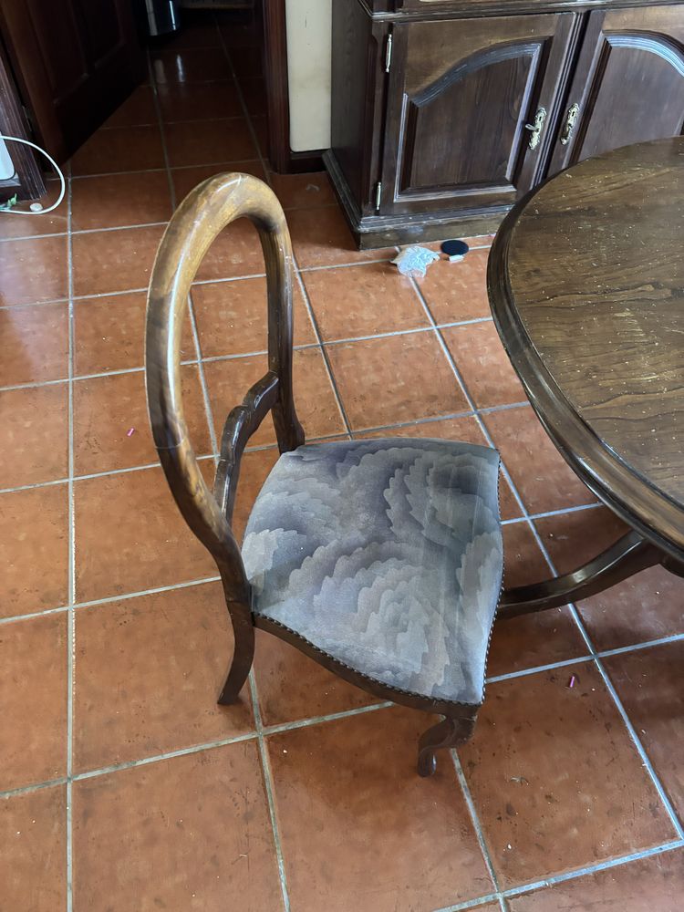 Mesa sala de jantar e cadeiras