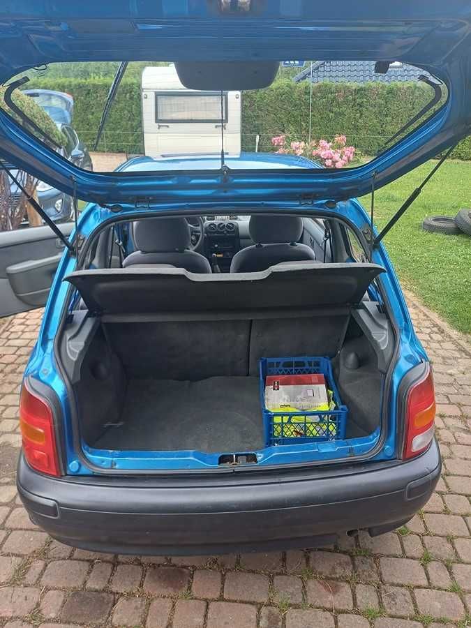 Nissan Micra K11 z 1999 roku. Salon Polska