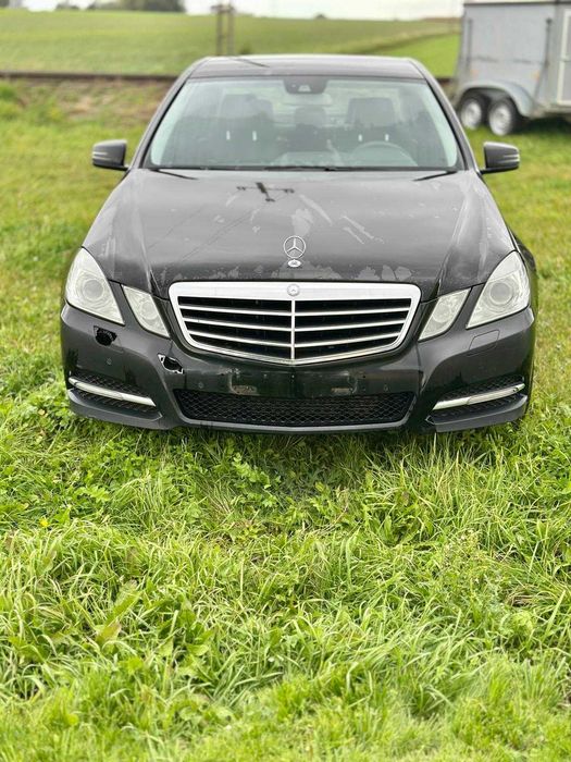 Mercedes E200CDI W212 Sedan 2010 r kolor 040 uszkodzony silnik OM651