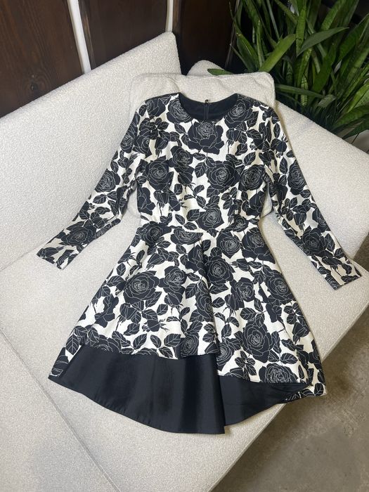 Сукня в рози Dolce&Gabbana! Розмір S, розпродаж люксових речей