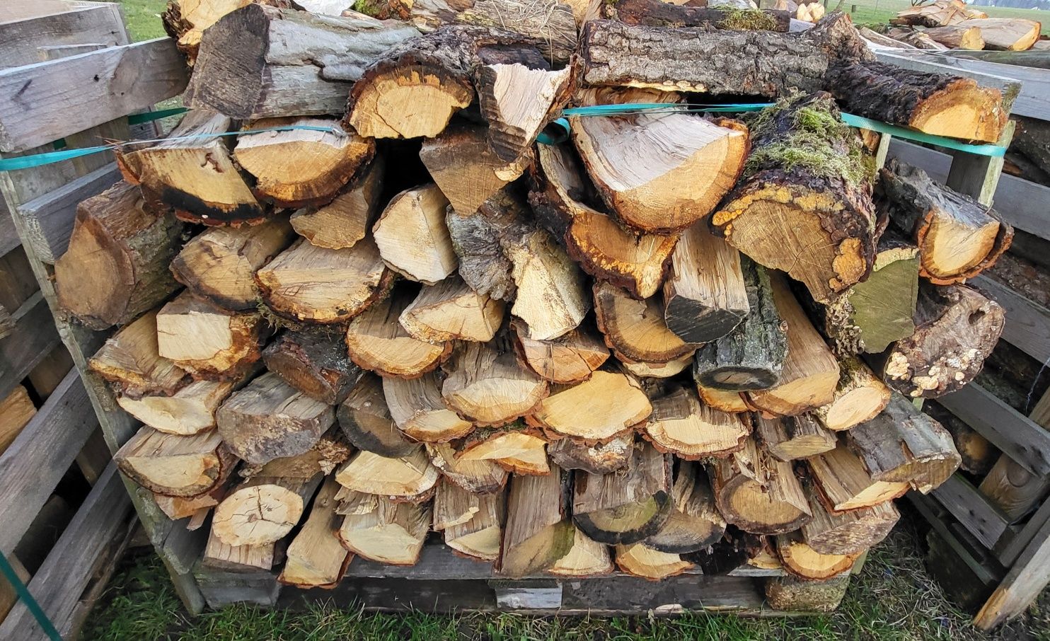 Sprzedam drewno kominkowe  opałowe  suche na zimę 2025/26  Polecam !
