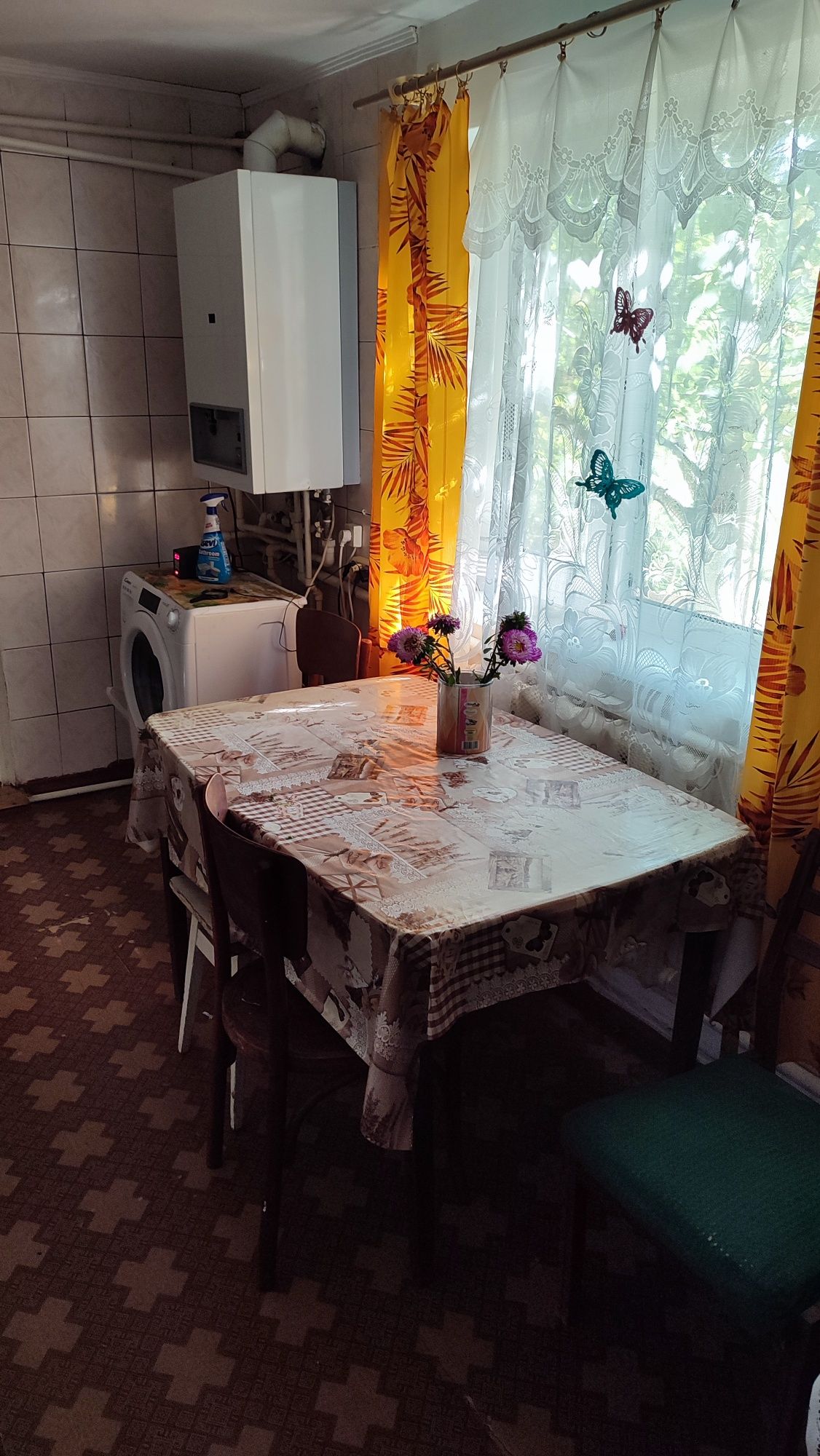 Здається кімната в часному будинку для 2 хлопців