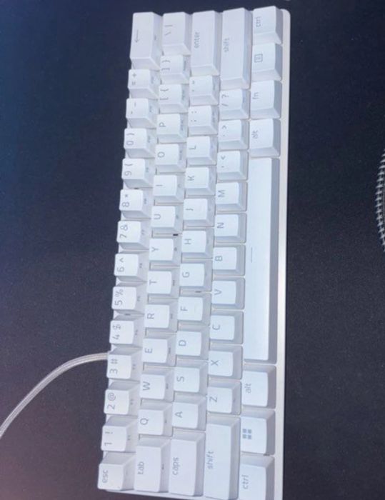 Vendo pc hp victus hunstam mini e logitech gpro superlight 2