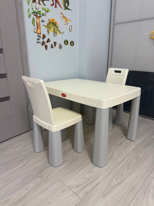 Столик пластиковий дитячий, столик Долоні з кріселком