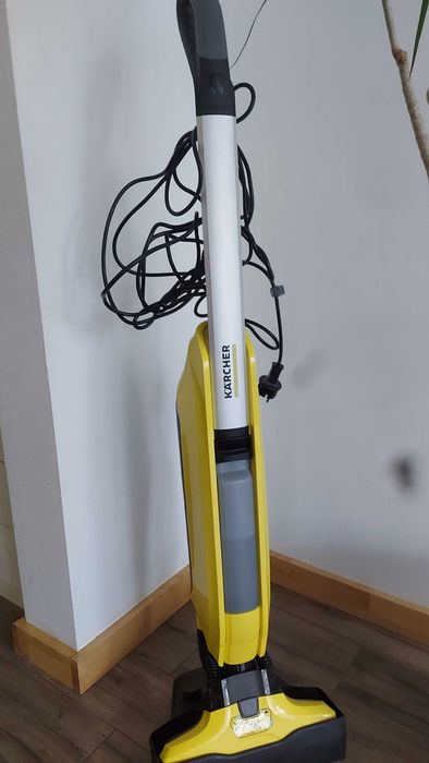 Підлогомиюча машина.  пилосос Karcher