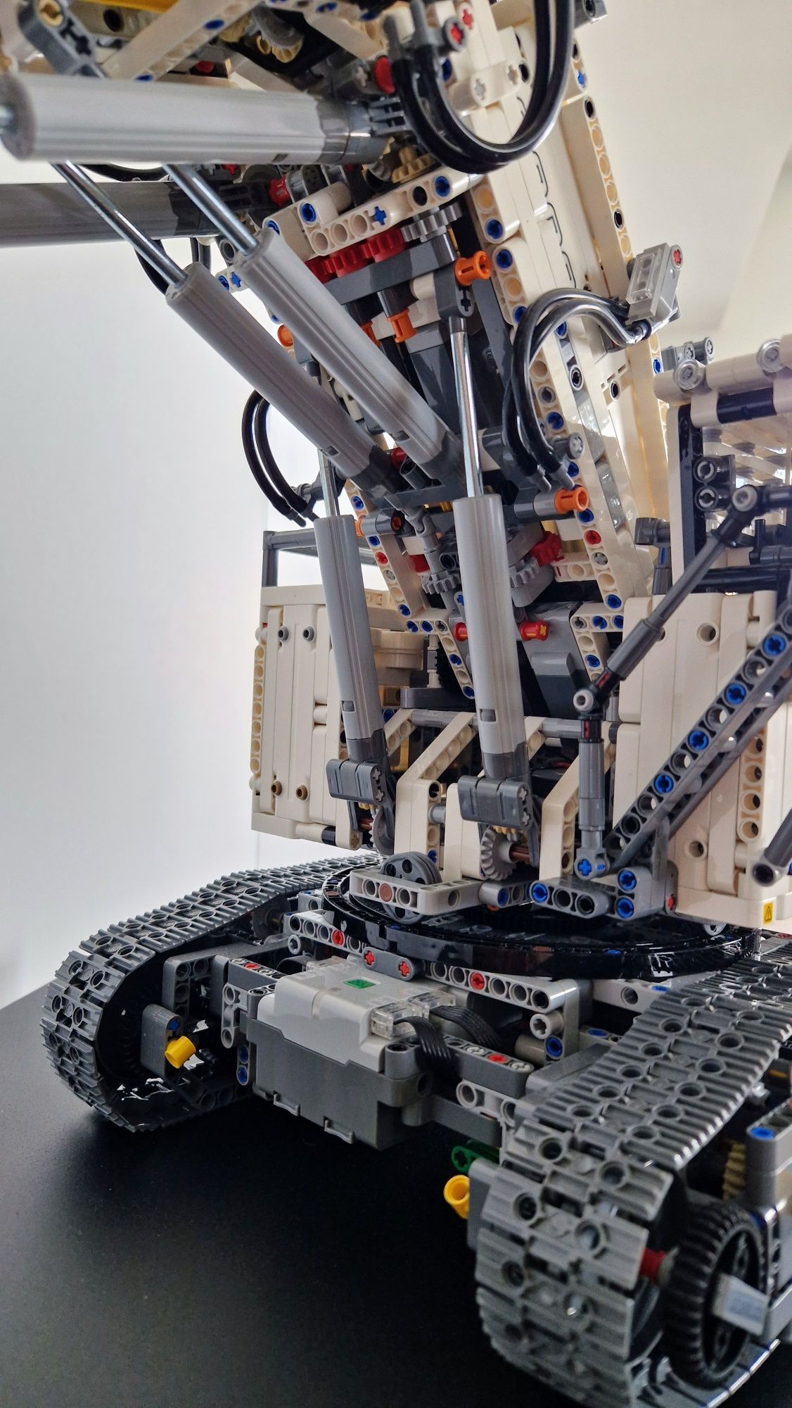 LEGO Technic Koparka LIEBHERR R 9800