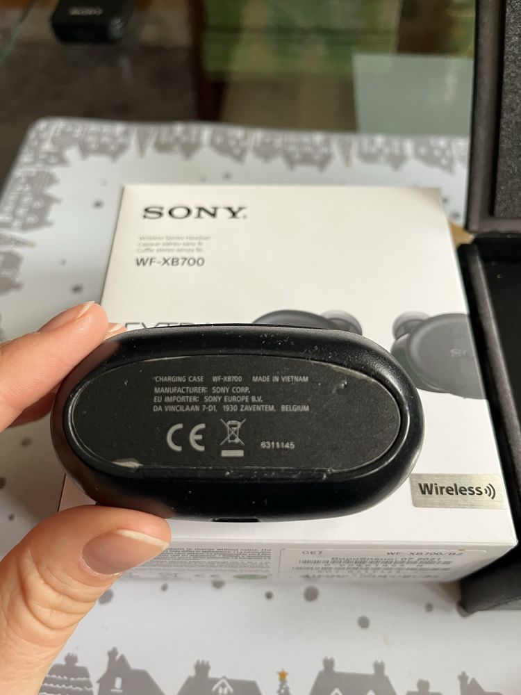 Słuchawki dokanałowe SONY WF-XB700. Stan idealny.