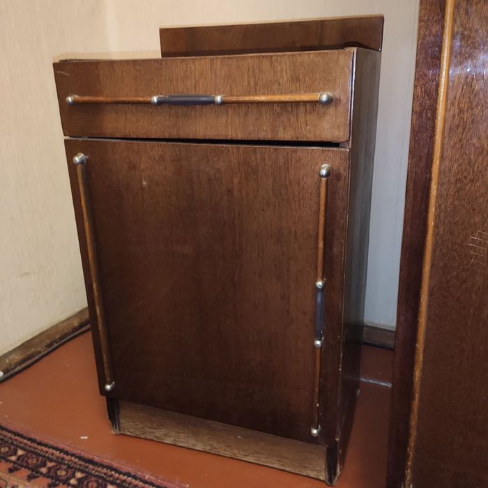 Гарнитур, шафа, тумбочки