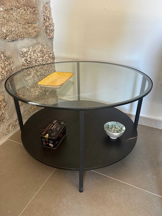 Vendo VITTSJÖ
Vendo Mesa de centro, preto/vidro  c/ 75cm diâmetro