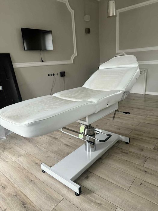 Biale łóżko hydrauliczne