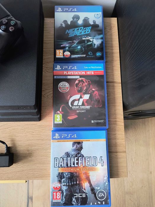 PS4 PlayStation 4 PRO !!! Kamera , gry (5 gier)