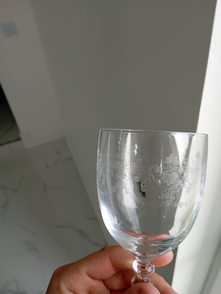 Vendo 58 copos de cristal