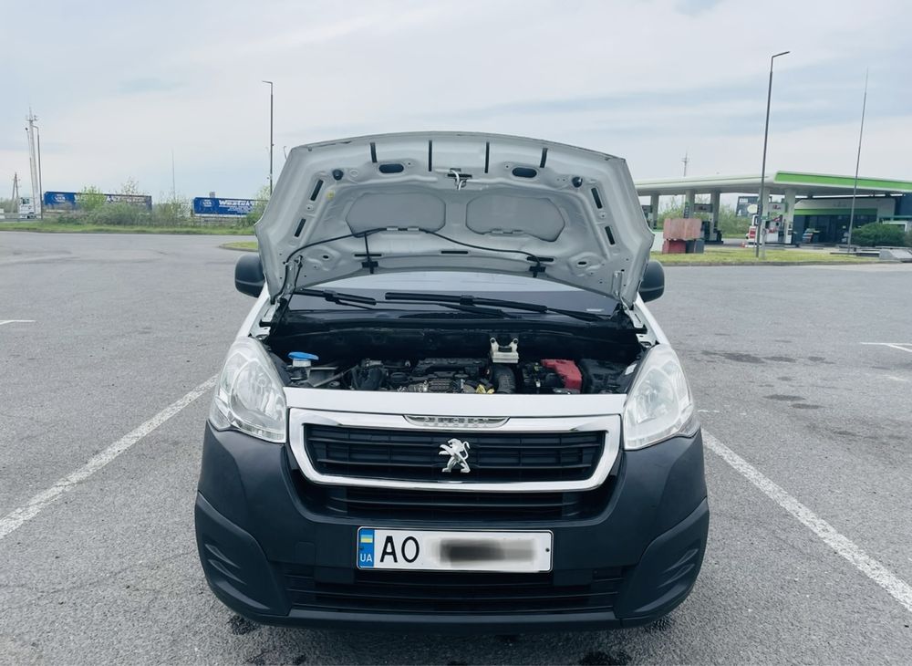 Автомобіль peugeot partner maxi  пробіг