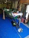 Barco atrelado e motor 4 tempos