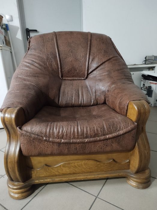 Sprzedam fotel skórzany na dębowym stelażu