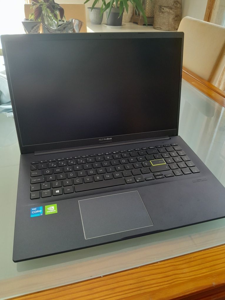 Asus VivoBook com intel i7 e com pouco uso