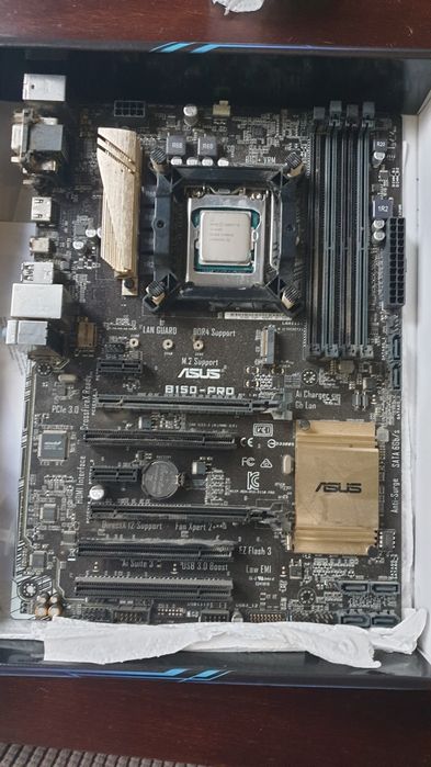 Conjunto motherboard, cpu, tapete de rato, teclado e cooler