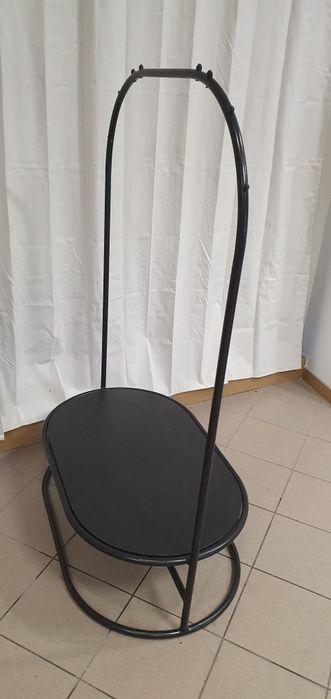 Regał sklepowy wieszak stojak na wieszaki czarny wyposażenie butiku