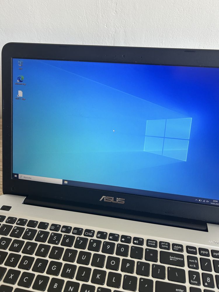 Laptop Asus R558U