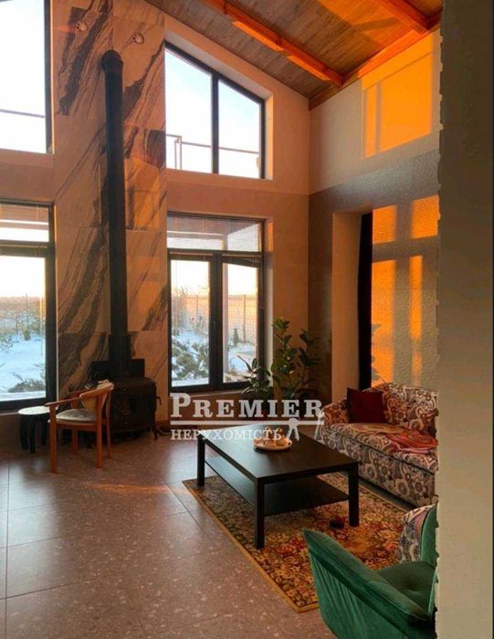 До продажу сучасний будинок у смт. Таїрово