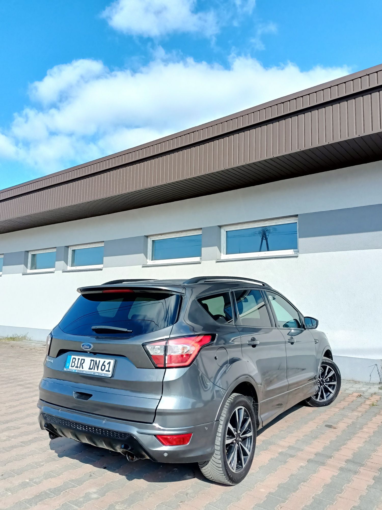 Ford Kuga benzyna  pełny ST Line perła sam parkuje LED android