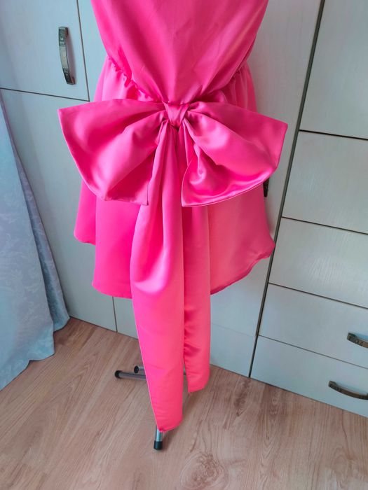 NOWA różowa satynowa sukienka z dużą kokardą 42/44 (XL/XXL) Shein